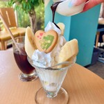 熱川バナナワニ園分園フルーツパーラー - チョコバナナパフェ
