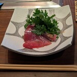 くずし鉄板 あばぐら - 地鰹と春菊のサラダ仕立て