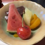 宮本屋 - 西瓜と枇杷、さくらんぼ、水ようかんもおいしい