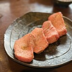 炭火焼肉じゃいあん - じゃいあんの極厚タン (2枚) 
