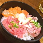 やまけい - 本日のビア付きお外ランチ♪ やまけい＠府中にて「海鮮三種丼」490円「生ビール」390円 (^^) #ごちそうフォト