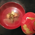 日本料理 おやま - 吉次と牛蒡出汁のお椀　新牛蒡の出汁が優しい一品。吉次の旨みは変わらずだけど、これだけ個性が強いものをまとめあげる力は流石だと思います。