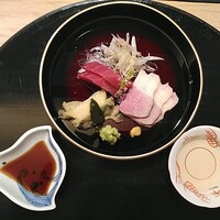 日本料理 おやま - お造り　鮑、鮪、鯨、鮮度の良さはいいですね。とくに鯨ベーコンは技術が感じられました。旨さ、脂、塩味のバランスが絶妙(7:2:1)でした。