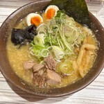 白樺山荘 - 味噌ラーメン(980) ゆで卵はサービス