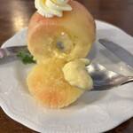クリーム カフェ - 奥に苺が見えるかな⁈