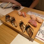 活魚すし　じねん お初天神店 - サーモン、紅トロ、うなぎ、うなぎバター、大トロ