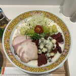 上方レインボー - トーニュービーツ大盛り（2000円）＋黒豚煮豚2枚（500円）＋大阪メロン増し（300円）＋ゴルゴンゾーラ（500円）