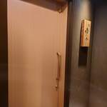 鮨 ゆたか - 入口から清潔感が感じられます