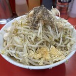 ラーメン二郎 - 無料トッピングはニンニク・ヤサイ・アブラ。