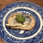 cisoqui - ③〆サバのクロスティーニ サルサヴェルデ タレッジョチーズ イタリアの酵母を使った自家製パン