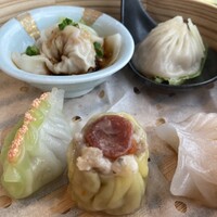 中国料理 「望海楼」 ヒルトン福岡シーホーク - ＜飲茶＞
                    小籠包・海老蒸し餃子・広東焼売・
                    海老と豚肉の翡翠餃子・雲吞
                    全て熱々。