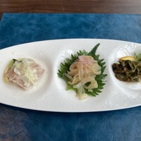 中国料理 「望海楼」 ヒルトン福岡シーホーク - ＜前菜＞
                    クラゲの冷製・インゲンの煎り付け・蒸し鶏の葱ソース⭐️