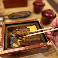 博多うなぎ屋 藤う那 - カリフワの鰻。下のご飯に味が染みていてとても良い。