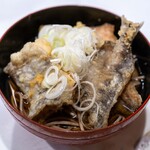 うを徳 - 2025.6 天ぷら温そば（太刀魚、メヒカリ、鰯、久世茄子）