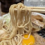 玉 バラそば屋 - 特製中華そば醤油 麺リフトアップ