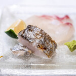 うを徳 - 2025.6 お造り（小柴産2.3kg太刀魚、明石の鯛、酢橘、本わさび）
