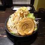 麺や 久 - カネシ醤油　1,050円（野菜マシ）