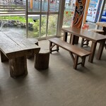 きっする食堂 - 店外の共用スペースでも食べられます