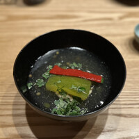 はらまさ - 冬瓜と鶏団子。冬瓜はとろとろで美味。鶏団子は鶏の旨味溢れる。餡には山椒の実が使われており爽やかでグッド。