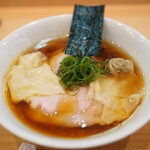 飯田商店 - ワンタン入りしょうゆらぁ麺2150円 