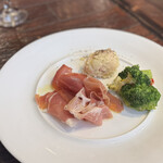 オオミヤバル - おまかせタパス３種盛　790円