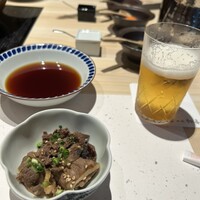 西新初喜 本店 - 牛肉とごぼうを炊いた物とランチビール(私達にはお上品過ぎる) 西新初喜 本店 - 牛肉とごぼうを炊いた物とランチビール(私達にはお上品過ぎる)