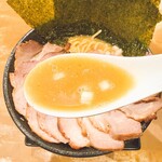 RAMEN ぶろす - ぶろす特製豚骨醤油(スープ)
