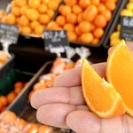 米屋のこだわりおにぎり 和 - 【周辺情報】前を通ると「食べてみて～」と、こんな風に試食出来たりも、