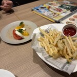 オステリア・ハミング・バード - フライドポテトが見た目普通だけど美味しい