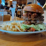 ムースヒルズバーガー - チリメキシカーナバーガー、パティ、ハラペーニョ追加