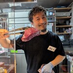 源兵衛 - 今日は少し多めの340gを焼いてくれはります。