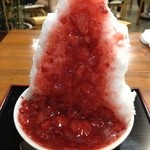 目白 志むら - 生いちご900円。高さは25cmくらい。