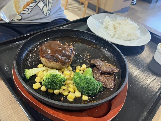 Kobe Yoshoku Retro Ken - Rakurakuen/Omurice (Omelette rice