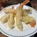 富田屋 - 天ぷら盛り合わせ　960円 海老がぷりぷり
