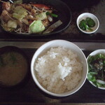 ぴか一 - 料理写真:ホルモン野菜炒め定食
