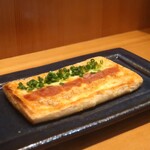 こころや - 油揚げチーズ焼き 酒盗のせ