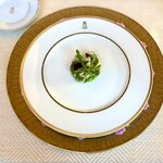 SALONE TOKYO - 冷たい前菜です。イタリア米の上に貝類､夏野菜､ピスタチオ､アメリカンチェリーをのせています。