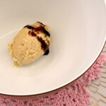 SALONE TOKYO - ジェラートにバルサミコ酢｡バルサミコ酢は風味が残っていますが、酸味は殆ど感じず､コクに変わっています。