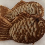 たいやき むらさきや - 2匹食べちゃった