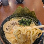 壱角家 - 麺リフトアップ