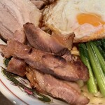 汁なし専門 男のLL - ロース肉アップです。