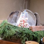 徳ㇵ本也 - 金目鯛の囲炉裏焼き