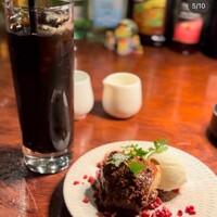 カルネジーオ イースト - 