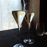 スパークリングワイン：1050円