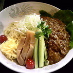 汁なし冷やし坦々麺　８００円