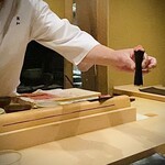 鮨 加 - 巻き物はカウンターから手渡しで