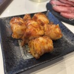 ホルモン家族 かつら - マルチョウ　おかわりー