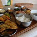 ヌンジャ食堂 - 韓国定食。合計10皿