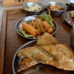 ヌンジャ食堂 - チヂミやトッポギも付いてくる