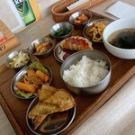 ヌンジャ食堂 - 韓国定食上から